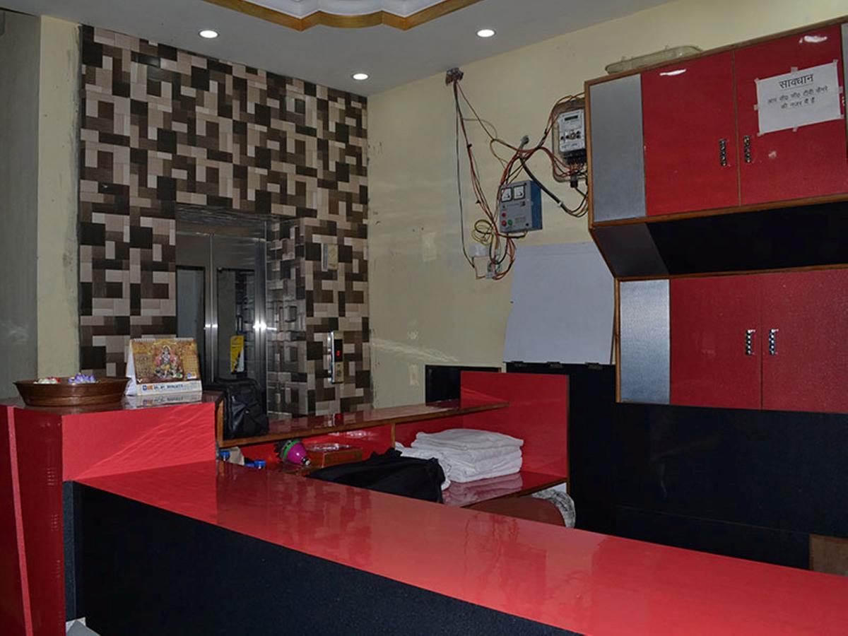 Oyo 37525 Hotel Mall Palace Pithorāgarh Buitenkant foto