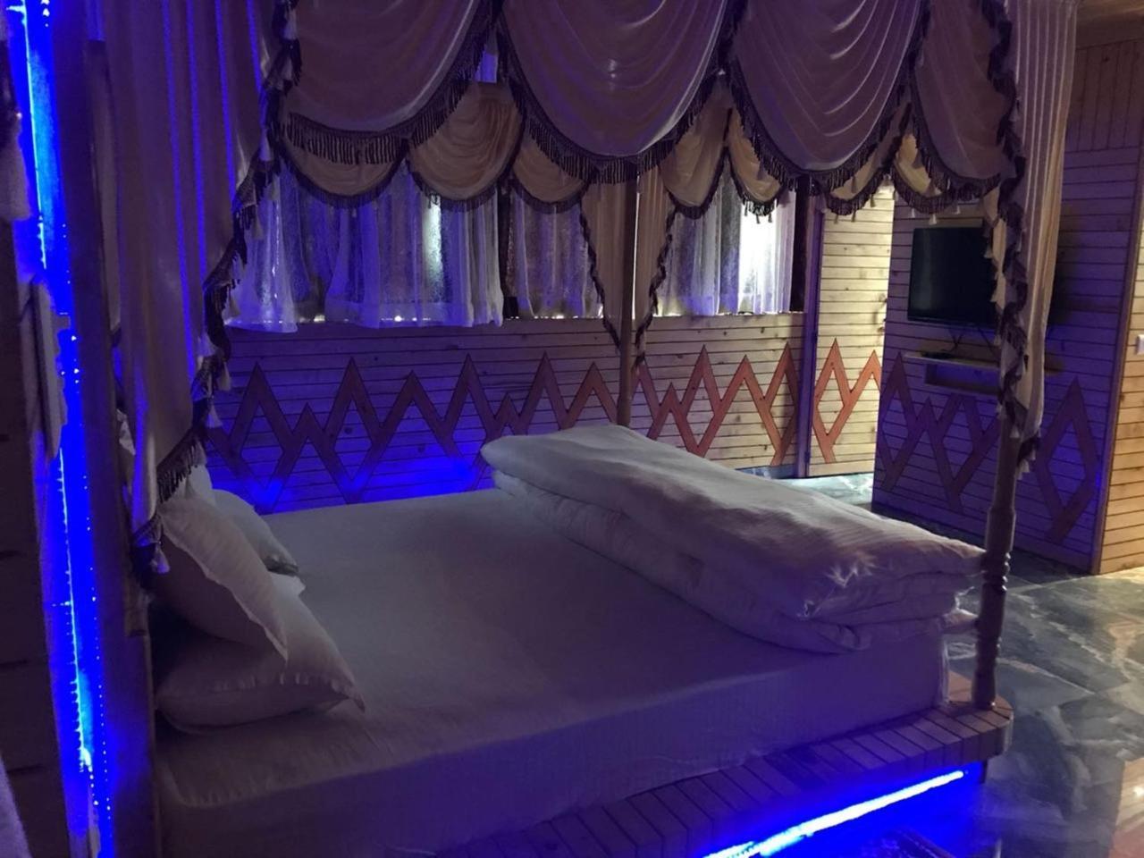 Oyo 37525 Hotel Mall Palace Pithorāgarh Buitenkant foto