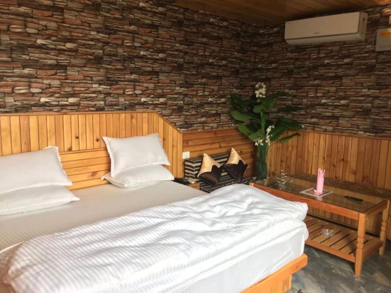 Oyo 37525 Hotel Mall Palace Pithorāgarh Buitenkant foto