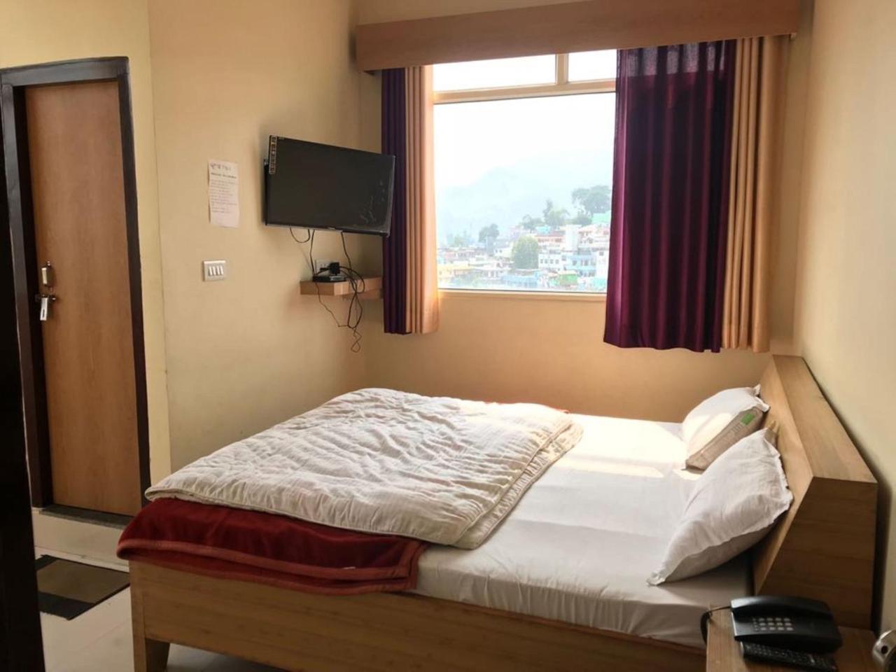 Oyo 37525 Hotel Mall Palace Pithorāgarh Buitenkant foto