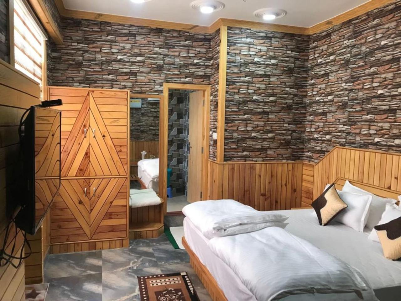 Oyo 37525 Hotel Mall Palace Pithorāgarh Buitenkant foto