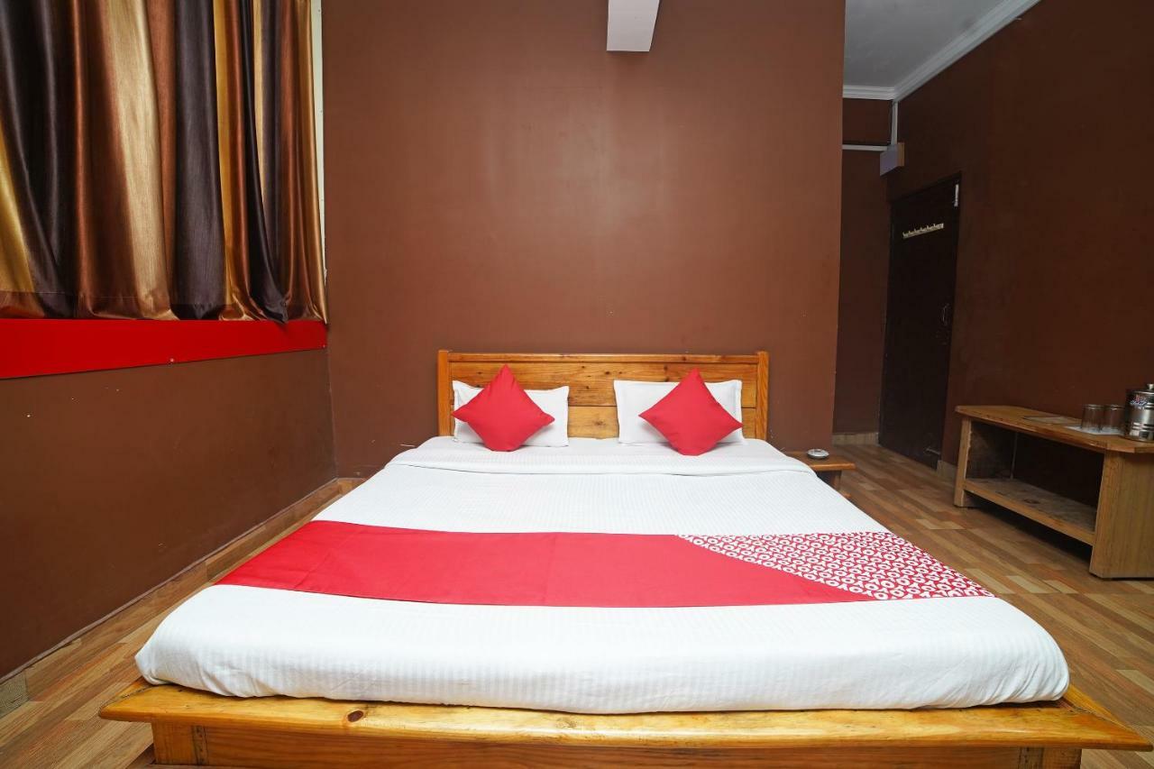 Oyo 37525 Hotel Mall Palace Pithorāgarh Buitenkant foto