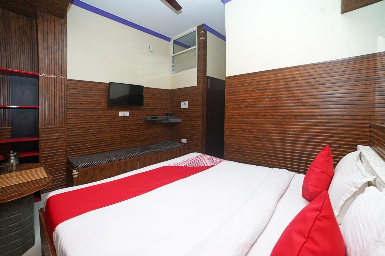 Oyo 37525 Hotel Mall Palace Pithorāgarh Buitenkant foto