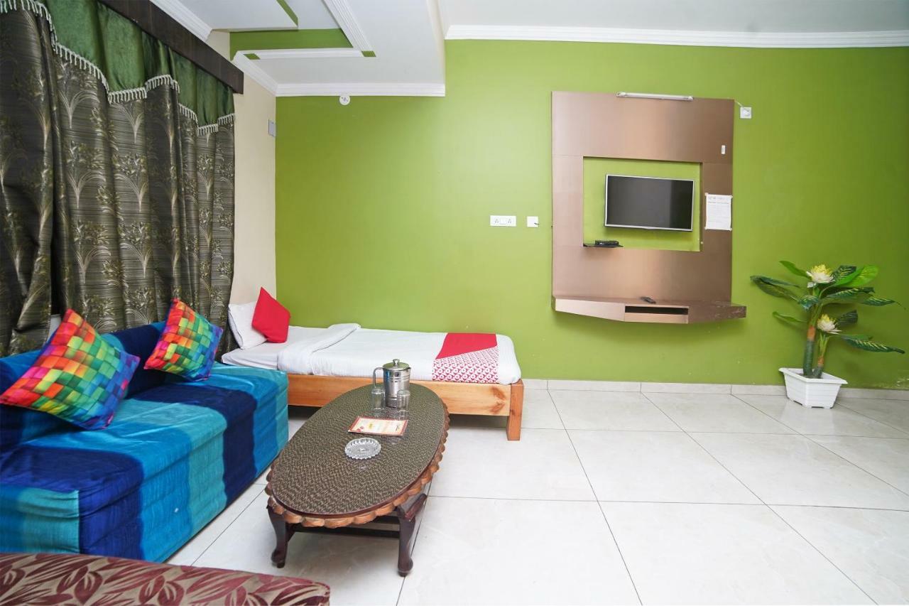 Oyo 37525 Hotel Mall Palace Pithorāgarh Buitenkant foto