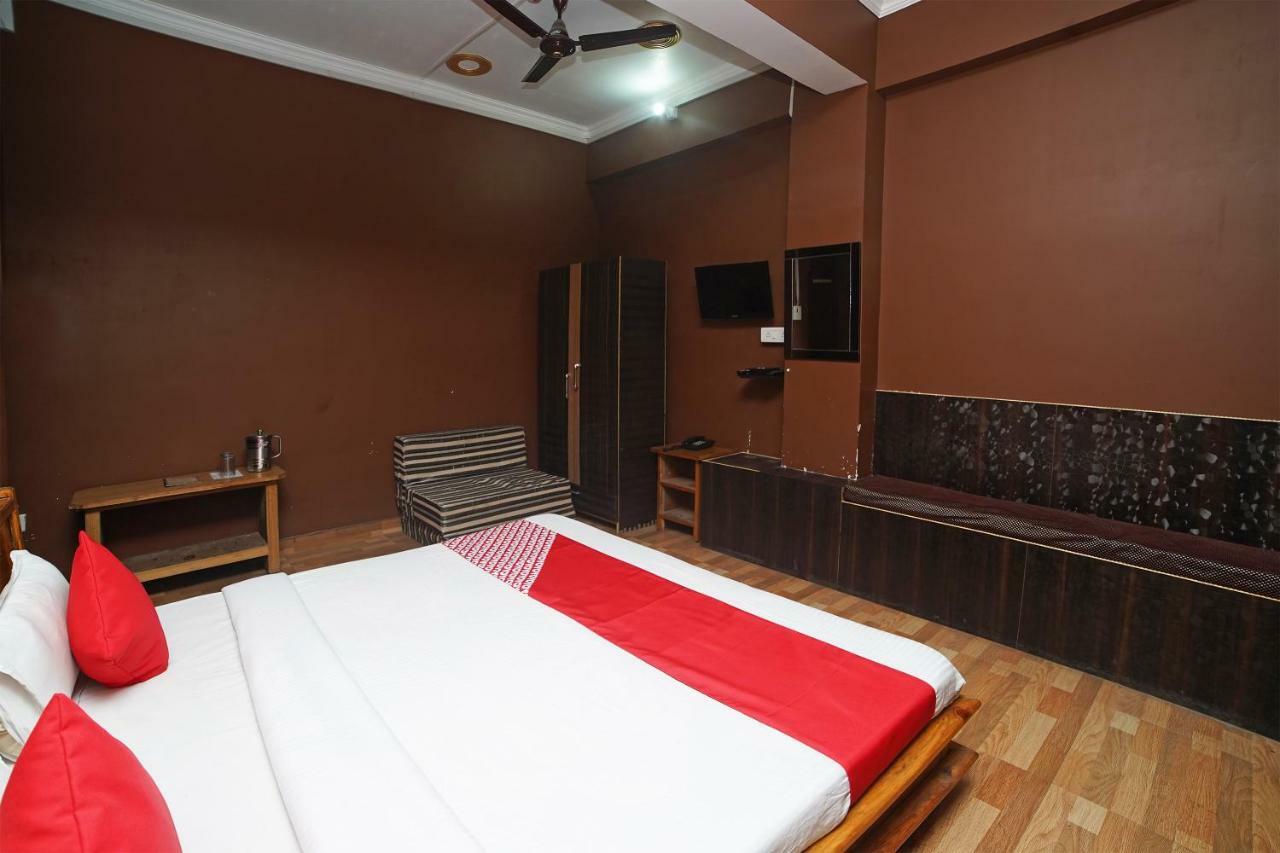 Oyo 37525 Hotel Mall Palace Pithorāgarh Buitenkant foto