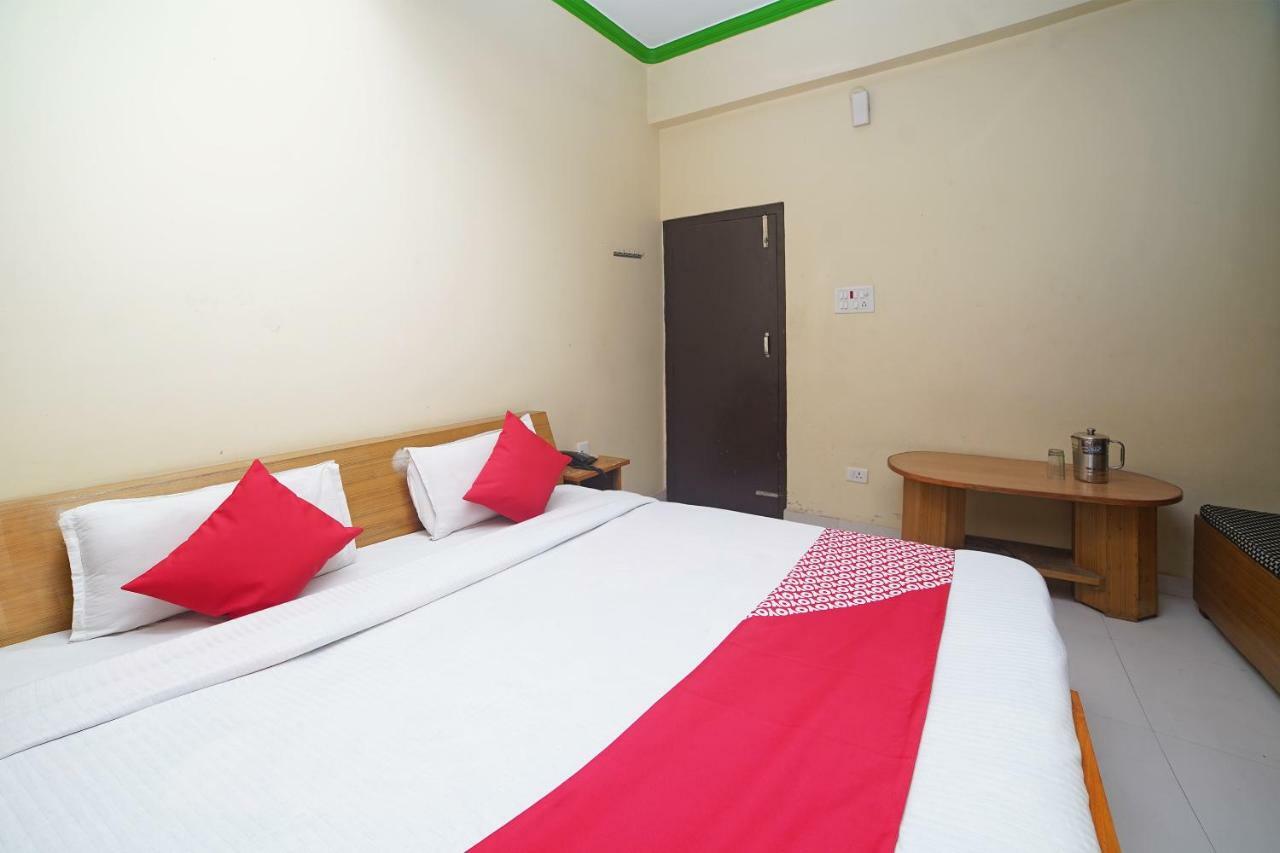 Oyo 37525 Hotel Mall Palace Pithorāgarh Buitenkant foto